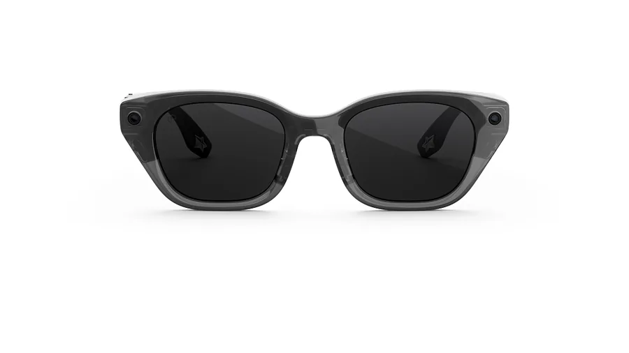 Het front van de Meta Capri LISA Edition in Eclipse, met de camera linksboven