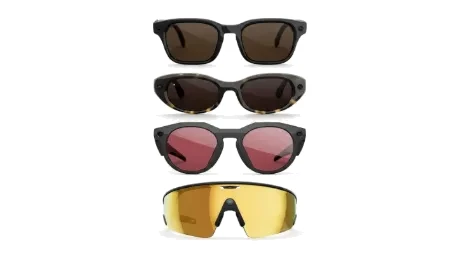 Vier Meta smart glasses onder elkaar op een witte achtergrond