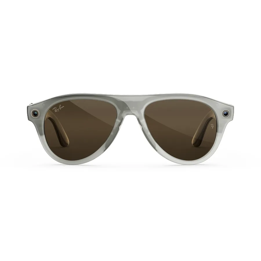 Ray-Ban Meta Aviator (gen 3), uitvoering Milky Warm Beige (limited edition) met bruine Transitions-glazen, recht van voren
