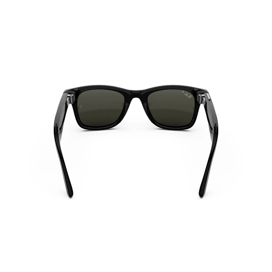 Ray-Ban Meta Wayfarer (gen 3) in glanzend zwart met gepolariseerde groene glazen, van achteren