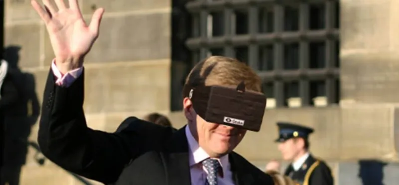 Koning Willem-Alexander probeert een Oculus Rift